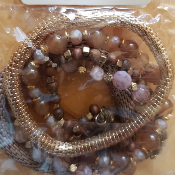 Tassle Charm  5 Pc Stretch Bracelet. - Picture 3 of 7